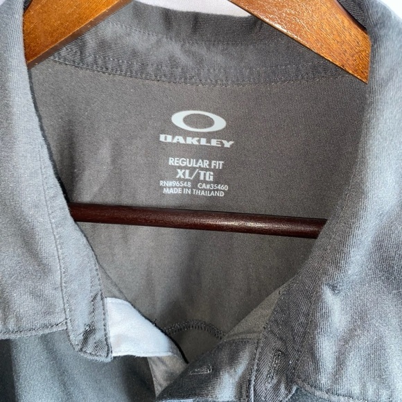 Men's Oakley Grey Front Pocket Polo Shirt - Picture 4 of 9